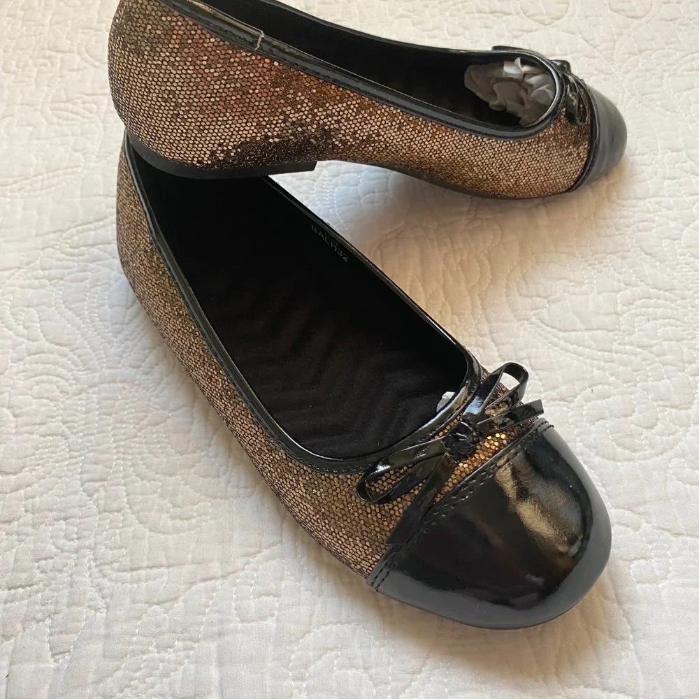 Avon girls sparkle ballet flat Size 2